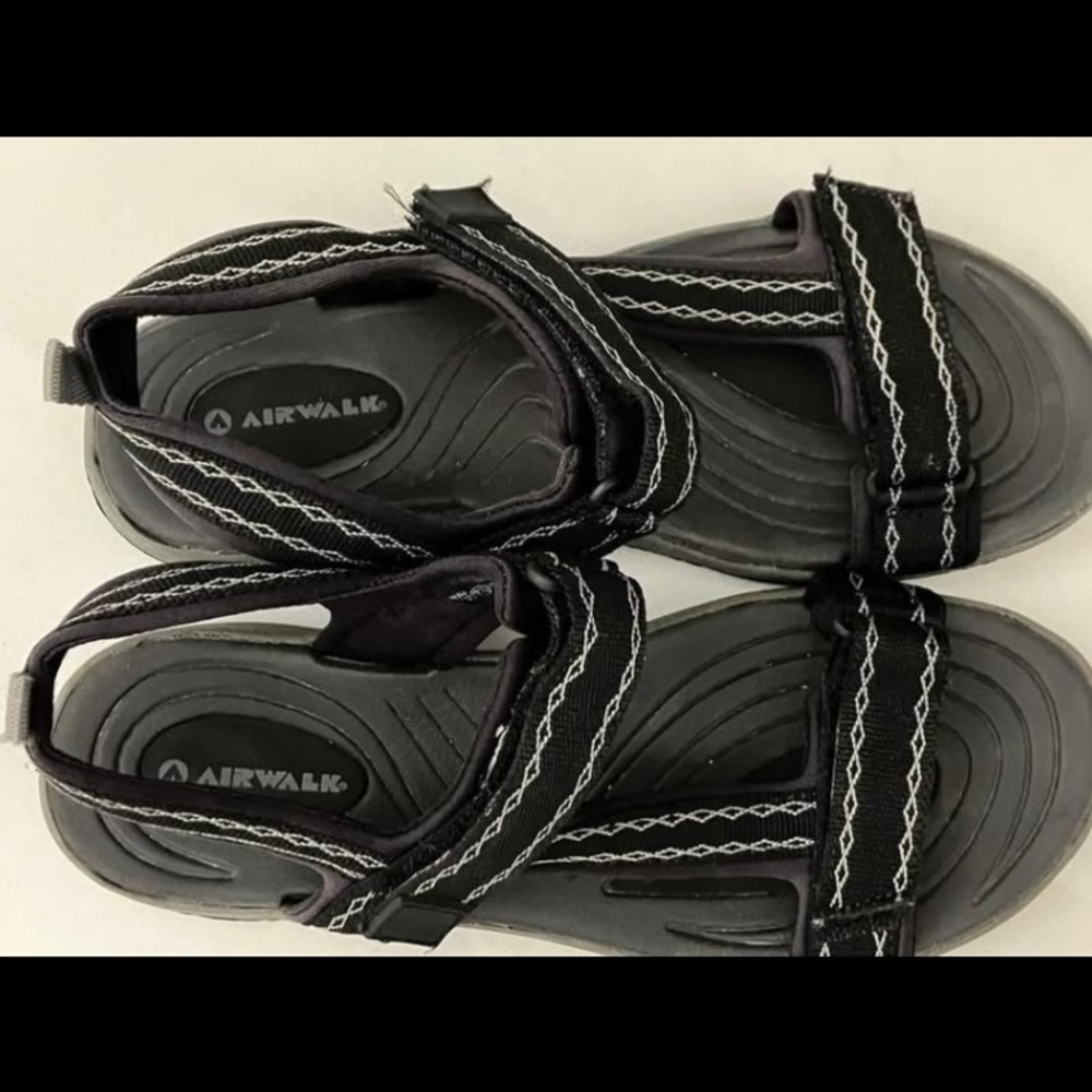 women’s size 7.5 Airwalk sandals